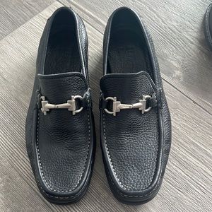 LIKE NEW Genuine calf leather Feraggamo loafer